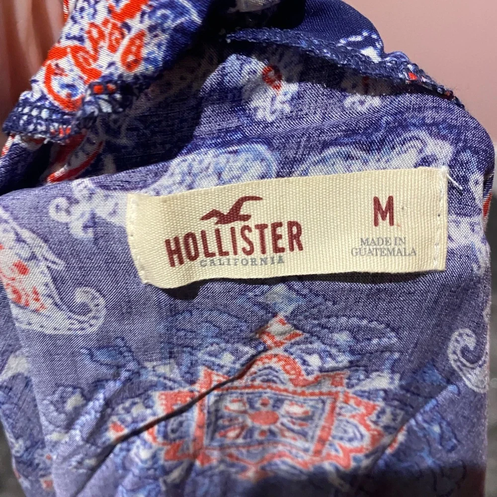 Hollister this medium